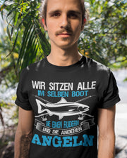 Die einen Rudern und die anderen Angeln - Herren Shirt - Shirtfisch